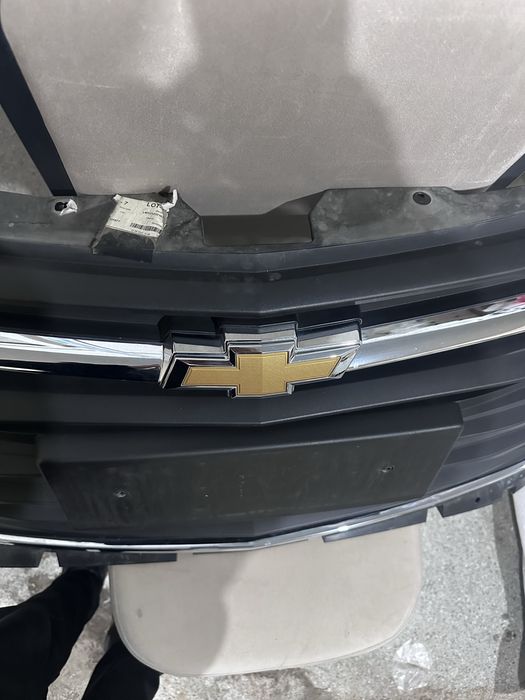 Решотка радиатора на шевроле Оникс