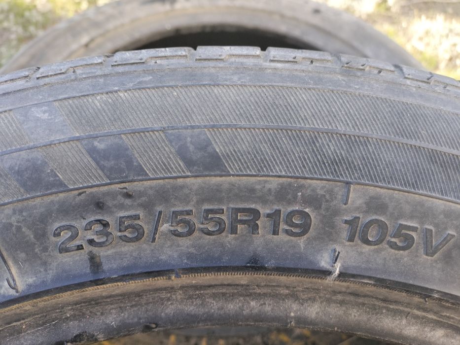 Продам две шины.