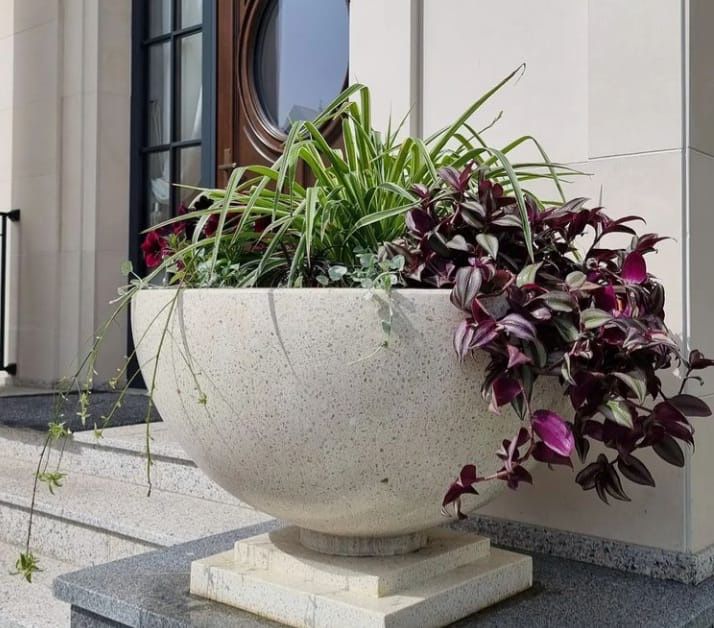 Уличные вазоны для цветов  и деревьев