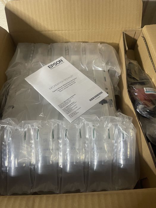 Продам проэктор фирмы epson h983b