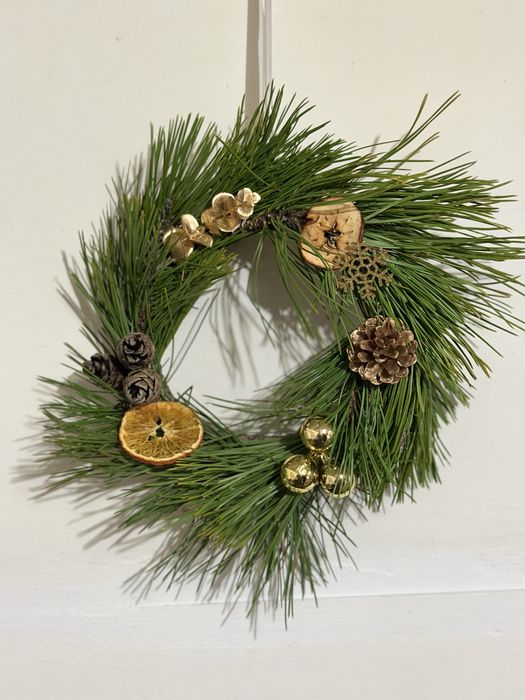 Aranjament Crăciun cu lumânare + coronițe pin natural