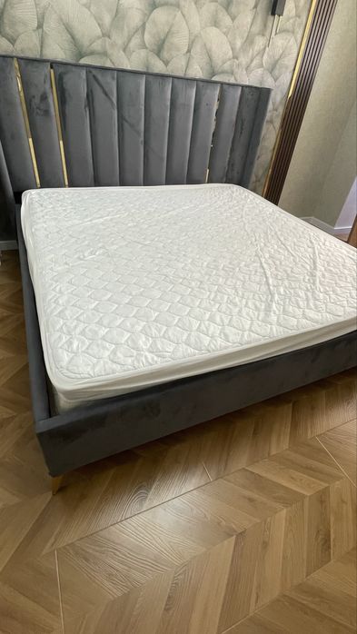 Продается  спальная кровать 210*210