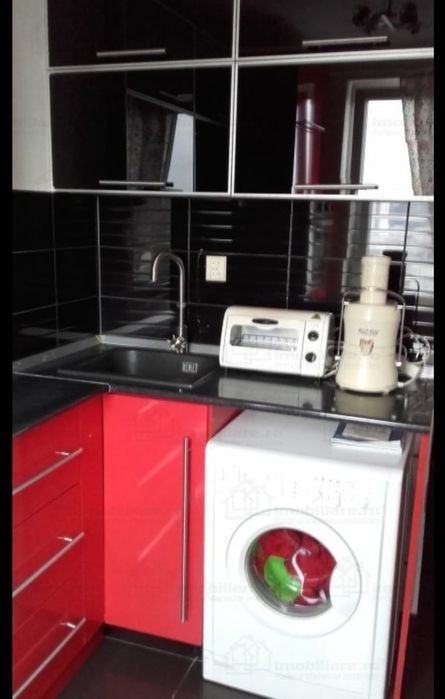 Apartament cu 2 camere decomandate de închiriat, central