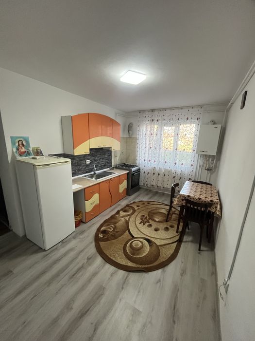 Inchiriez Apartament
