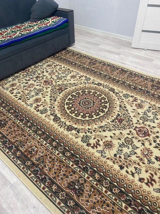 Продам ковер 2:4 в хорошем состоянии