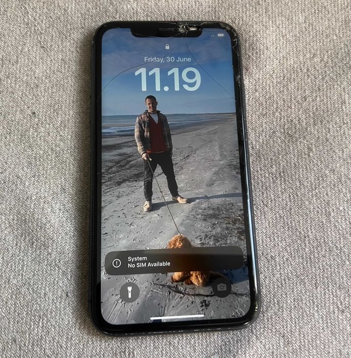 Apple iPhone 11 Black blocat display fisurat functional pentru piese