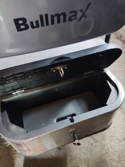 Триместна триколка