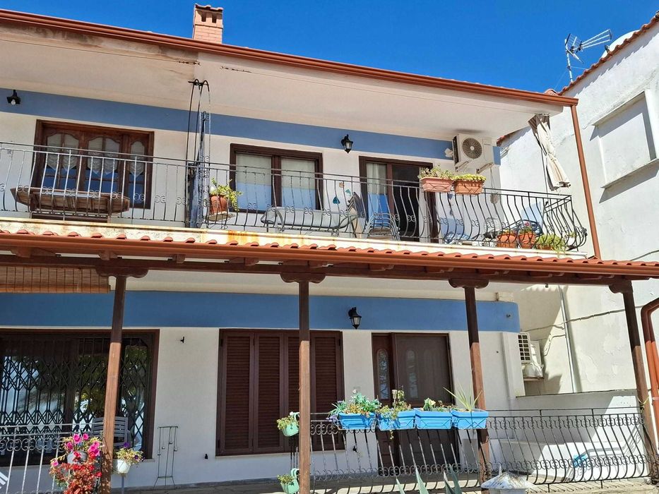 Продава лукс апартамент 48м2 първа линия в Неа Врасна, Северна Гърция