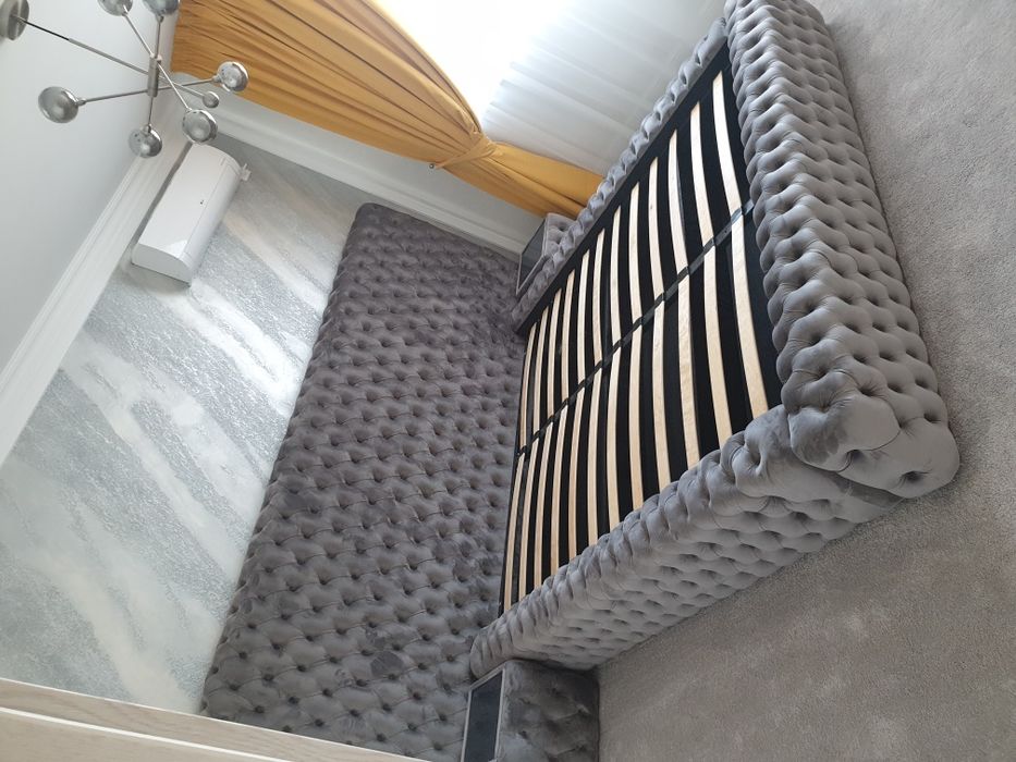 Pat tapitat model Chesterfield