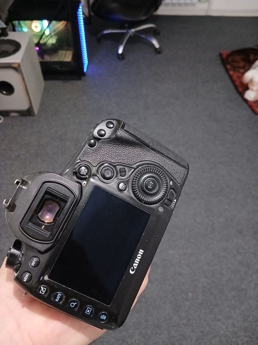 Canon EOS 5D Mark IV Original sotiladi!