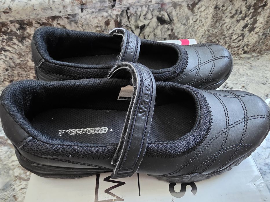 Pantofi Skechers marimea 33.5 negri