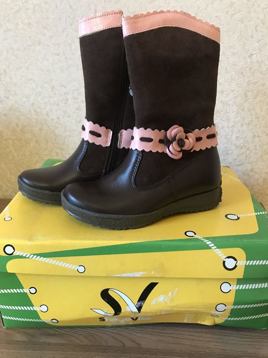 Сапожки демисезонные для девочки из натуральной кожи.Р.27. Шаговита