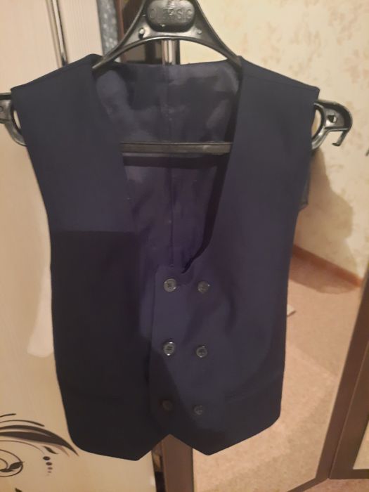 Продаю школный костюм