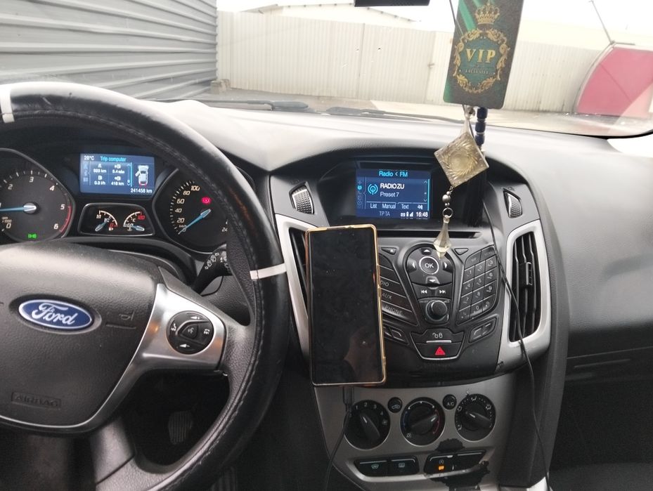 Vând schimb Ford focus