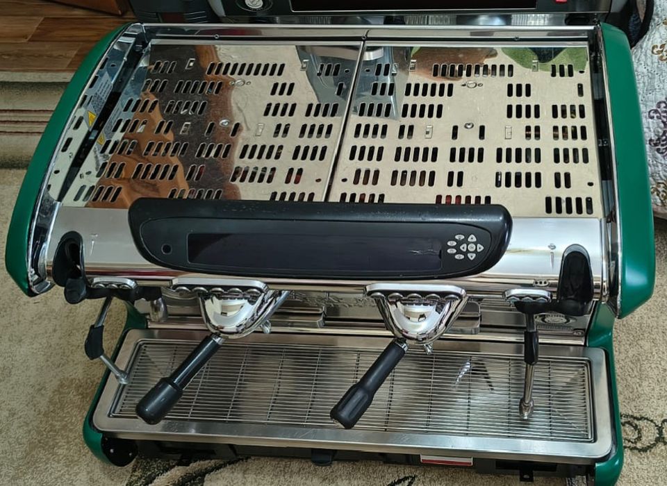 Профессиональная Кофемашина Faema Emblema