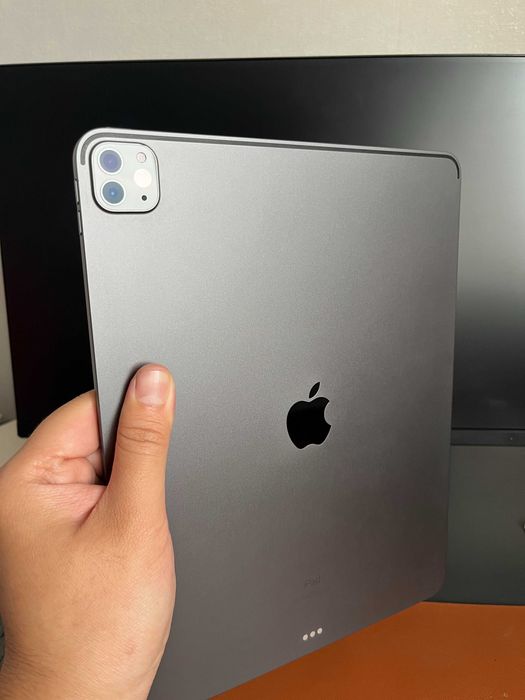 iPad Pro 12.9 M1 256 GB + Apple Pencil 2 + Logitech Combo Touch