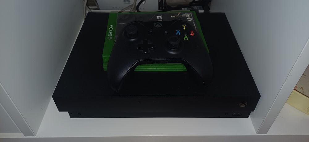 Xbox  one  X  1TB