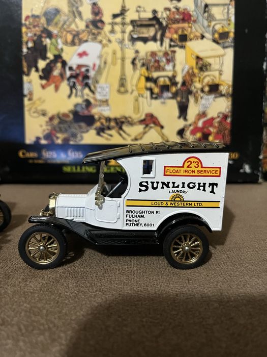 модели на микробуси Ford - колекционерско издание (комплект от 2)