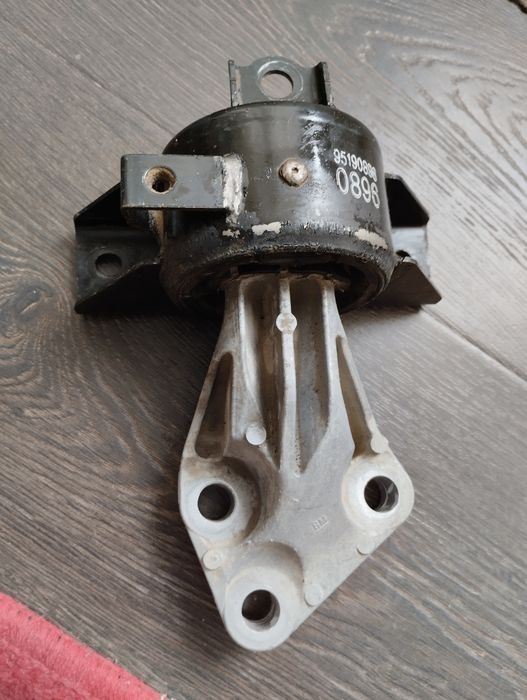 Запчасти Подушка КОБАЛТ ЧЕВРАЛЕТ левый б/у