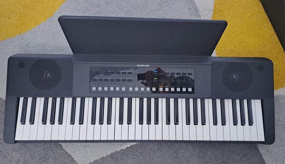 Синтезатор Sonicake с 61 клавиша