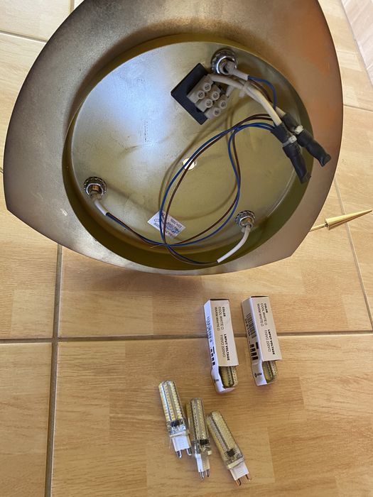 Vand plafoniera cu 3 spoturi de becuri