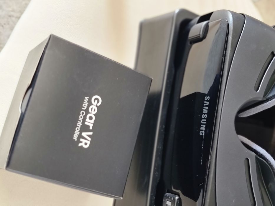 Ochelari Samsung GEAR VR cu controler