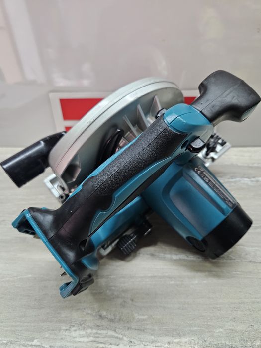 Makita Ръчен Циркуляр DSS611 18V.