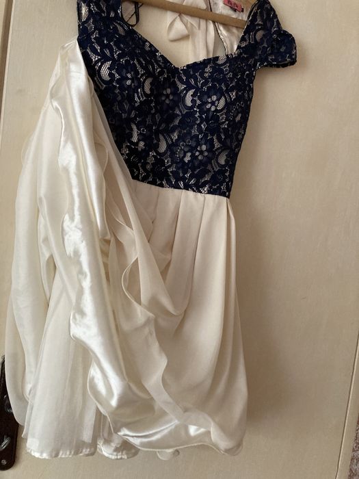 Официална рокля Chi Chi London