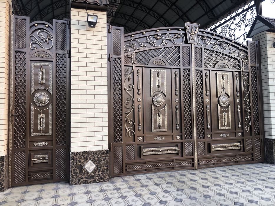 Покраска ворот и крыш