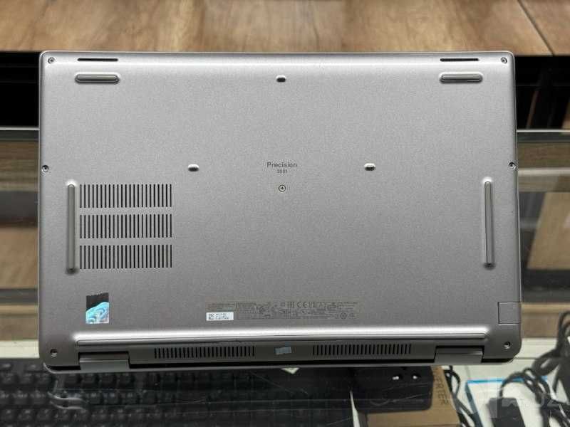 DELL Precision 3581 Core i7-13800H RTX A1000 6Gb ram 16 ssd 512