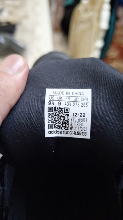Продам кроссовки оригинал ADIDAS