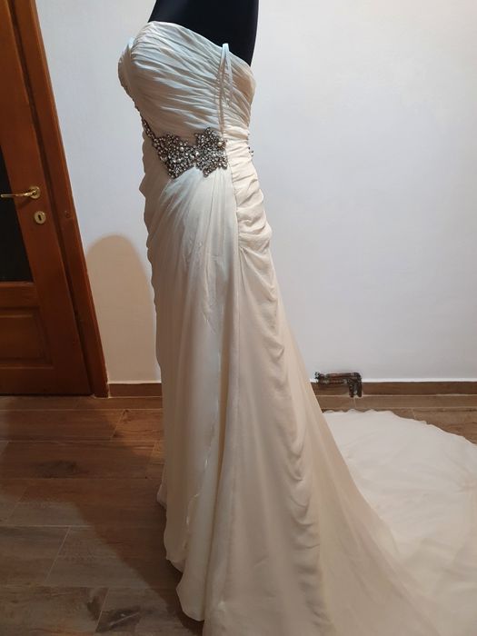 Rochie de mireasă  cu pietre ,nouă
