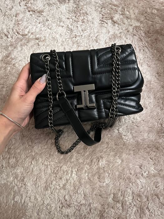 Кожена черна чанта