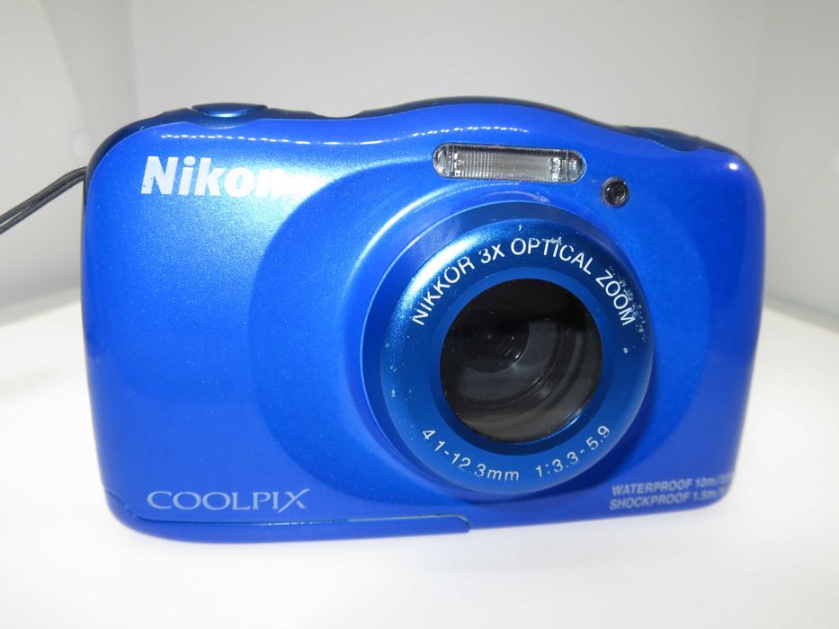 Nikon Coolpix S33 компактен фотоапарат водоустойчив до 10 метра, удароустойчив , цифрова дигитална камера FULL HD тестван и работи отлично