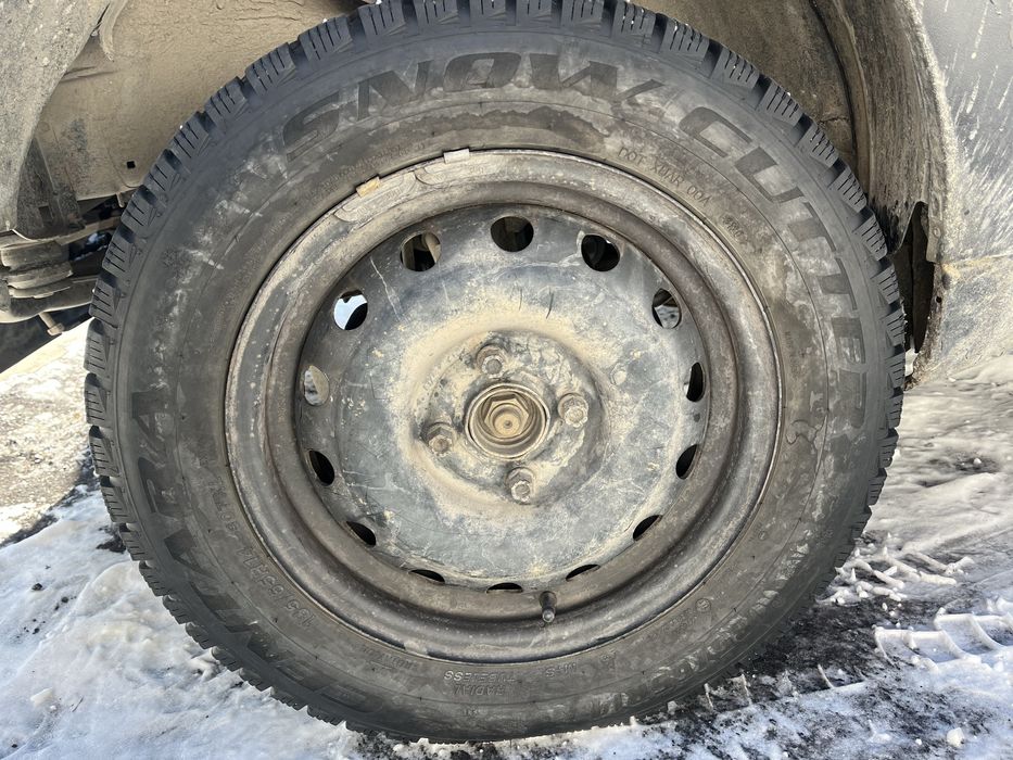 Продам резину Snow Centara 185/65R14