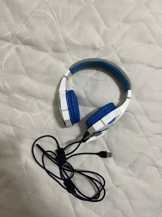 Продава се Pls4 с 9игри и 2джойстика и слушалки