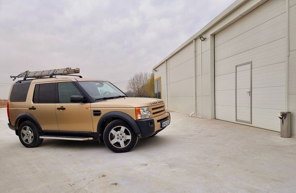 Usa de garaj secționala izolata automata cu pietonală