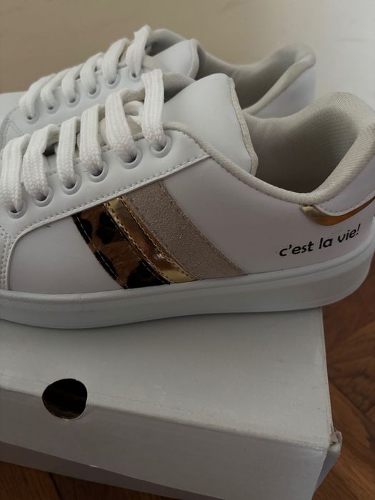 НОВИ !!! Бели дамски маратонки Graceland