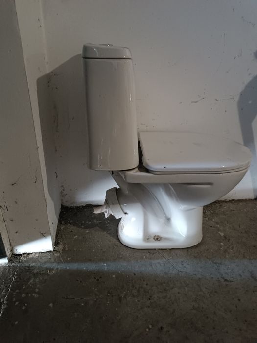 Продам унитаз в хорошем состоянии