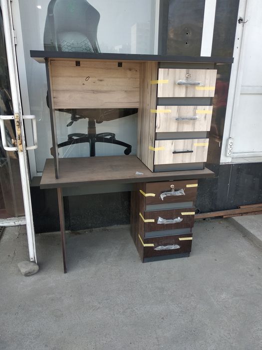 Kompyuter stoli, yozuv stol