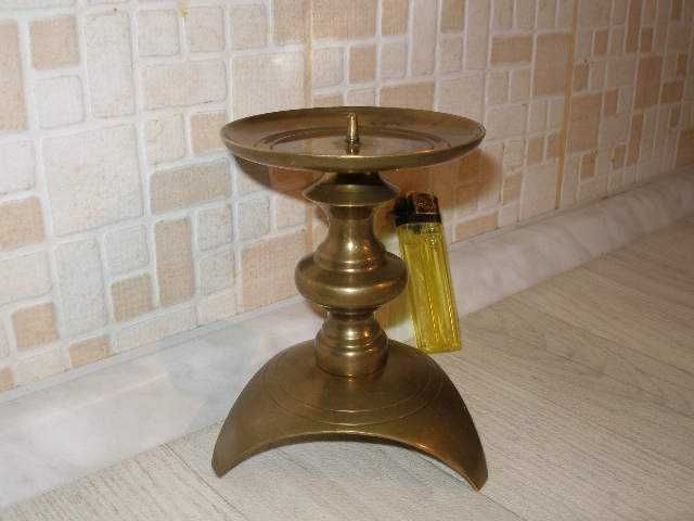 . Бронзов Свещник .