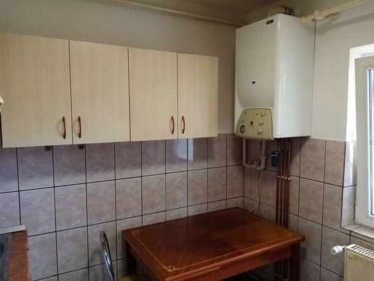 Închiriez apartament cu 3 camere