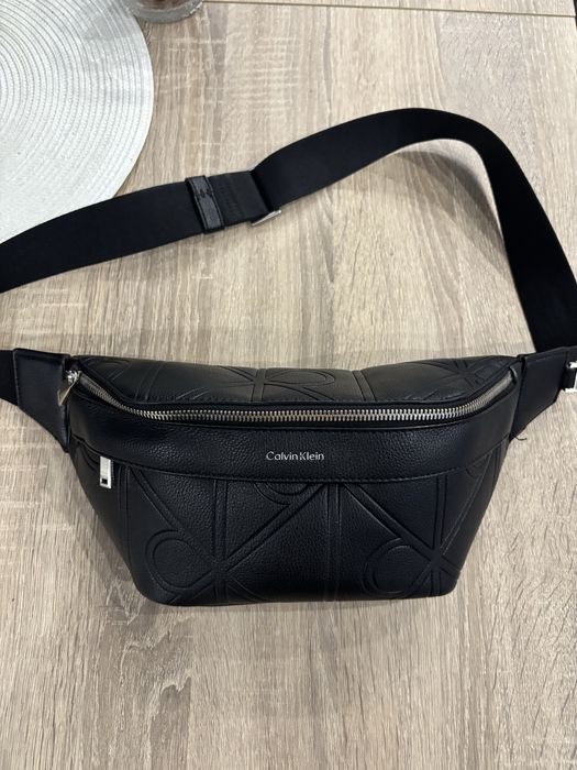 Чанта през рамо calvin klein