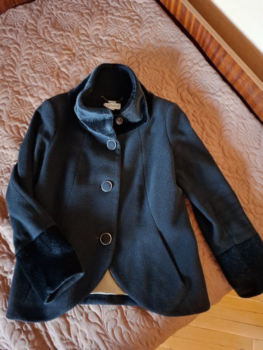 Черно елегантно палтенце на марката DANINI.