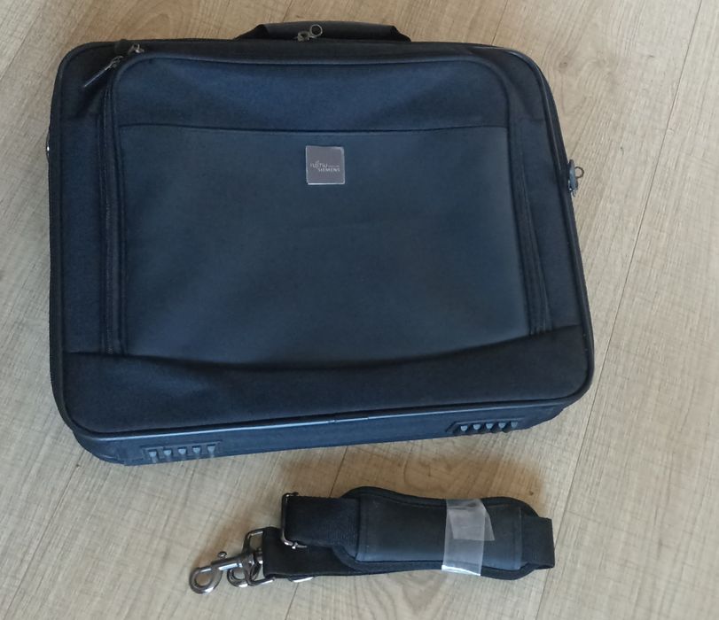 Genti laptop Fujitsu și Lenovo