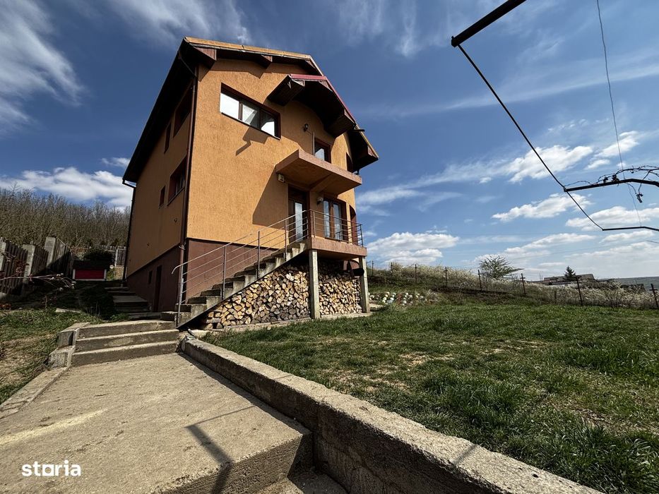 Casă individuală de 210 mp, teren 828 mp in Câmpenești