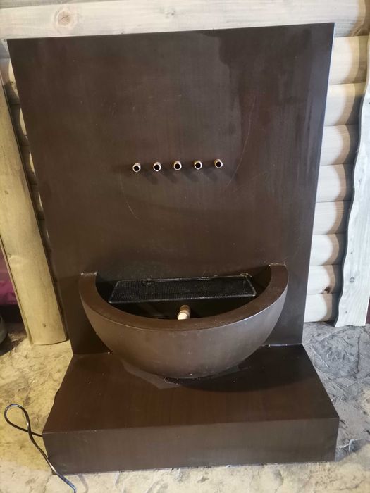 Windflower красив градински фонтан