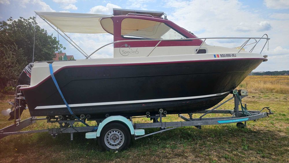 Barca cabinata 6.5m cu motor 90cp 4T si Peridoc inclus