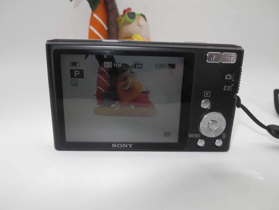 Sony Cyber-shot DSC W320 ултра компактен цифорв фотоапарат черен цвят, супер тънка дигитална камера, отлично състояние, пълен комплект, работи отлично