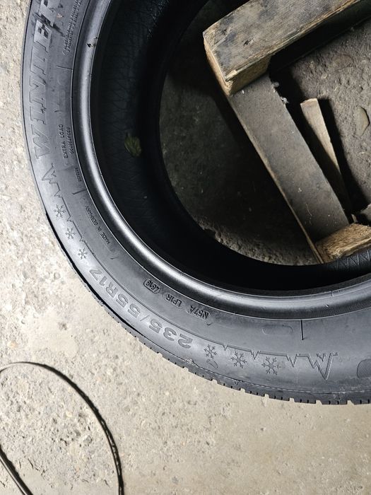 2 anvelope iarna 235 55 17 Dunlop